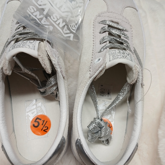 NEW Vans Off The Wall Suede Sneakers Silver Accent Women’s Size 7 NWOT - Picture 9 of 12